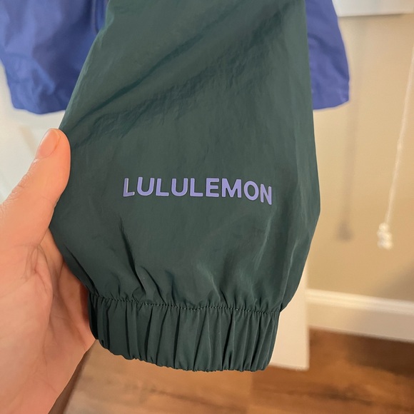 Lululemon Evergreen Anorak size 2 - Picture 2 of 7